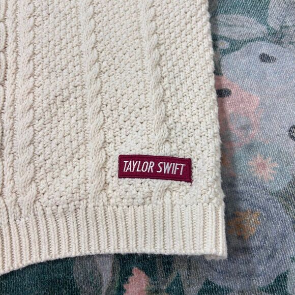 Taylor Swift Sweater M/L Large Cream Red Folklore-Era Cardigan Cable Knit Star - Picture 2 of 12
